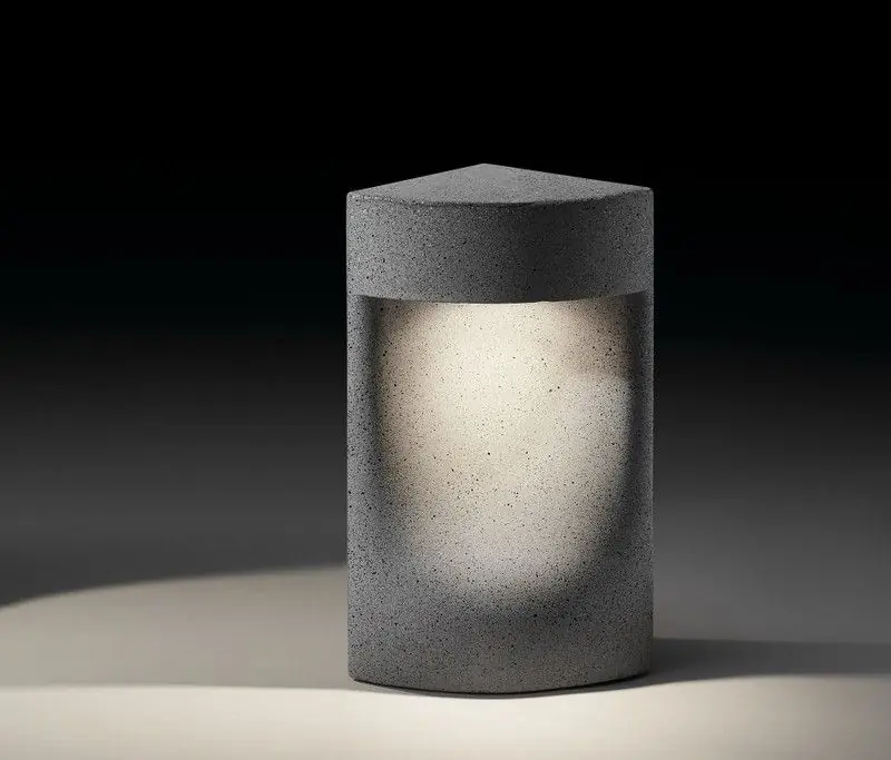 Balise d‘extérieur modèle Moai b/35 outdoor par Bover