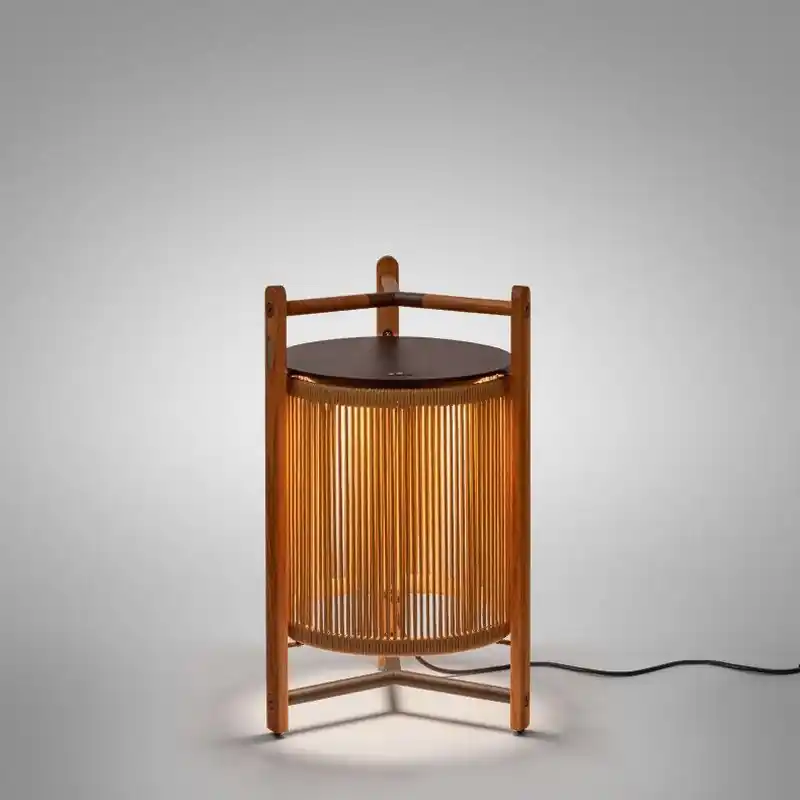 Lampadaire d‘Extérieur Kando P/76 finition Teka en Cordon Nautique couleur Sable par Bover