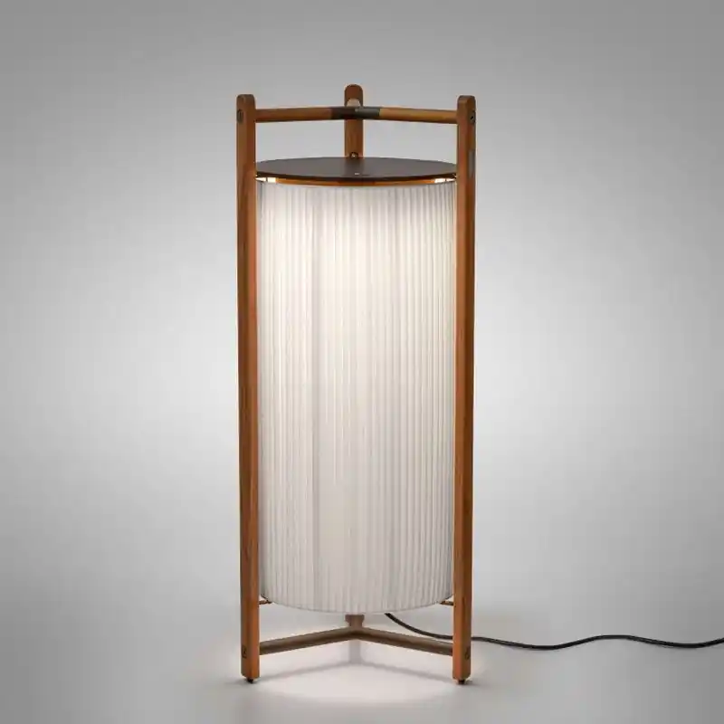 Lampadaire modèle Kando P/111 avec finition Teck et ruban translucide Blanc Bover