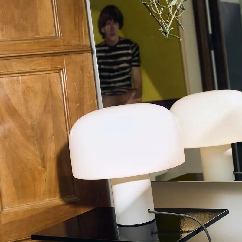 Lampe de table Bellhop Glass T en blanc de Flos