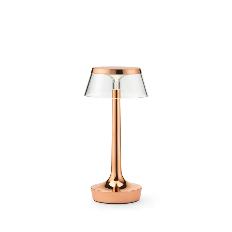 Lampe de table à piles Flos Bon Jour Unplugged en cuivre.