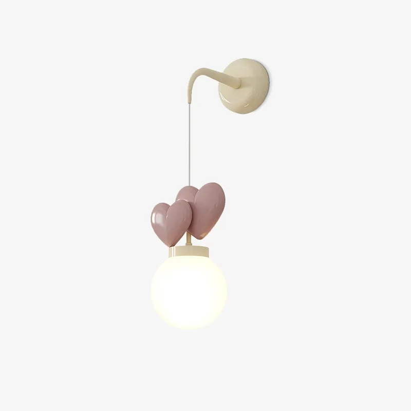 Riva Wandlampe aus Harz mit Herz-Glas
