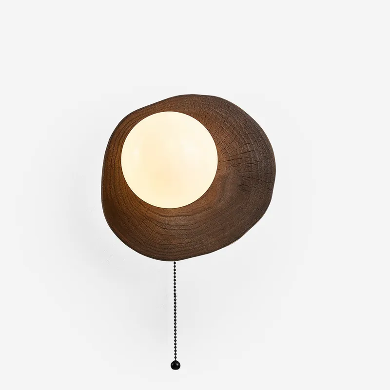 Bacia Wandleuchte Skulptierter Holzring mit Glaskugel