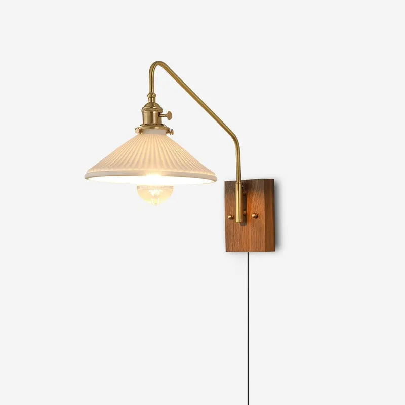Haloen Retro-Wandleuchte zum Stecken mit Messing, französische Eleganz in Nussbaum