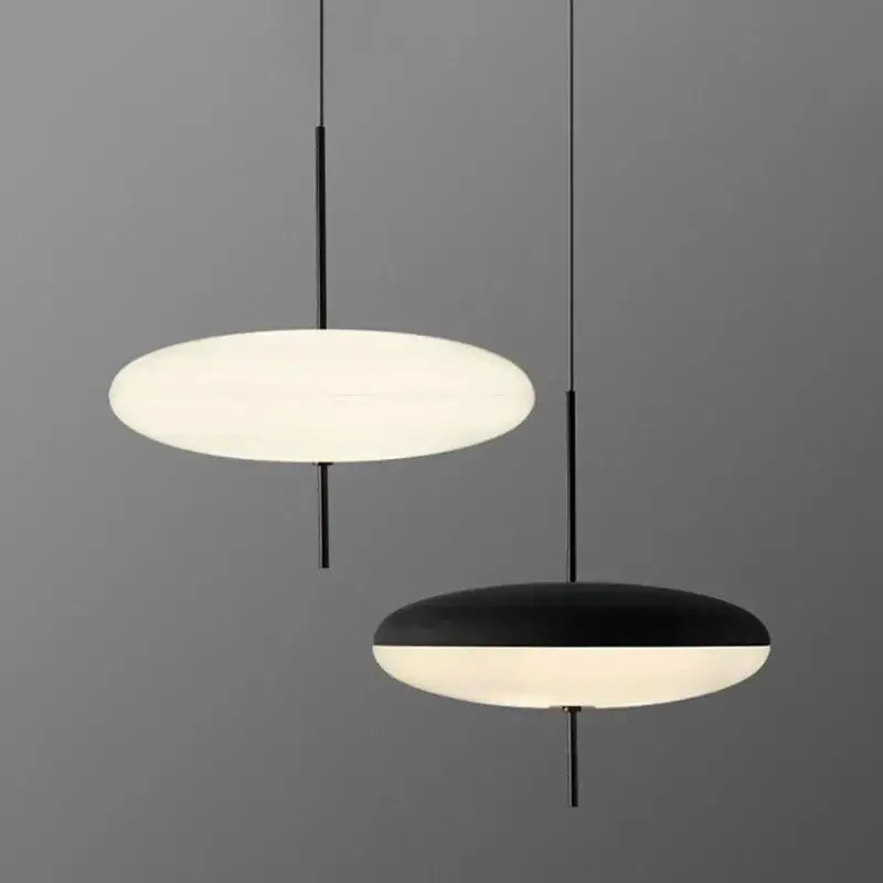 Suspensions \\"Modern UFO\\" noires et blanches