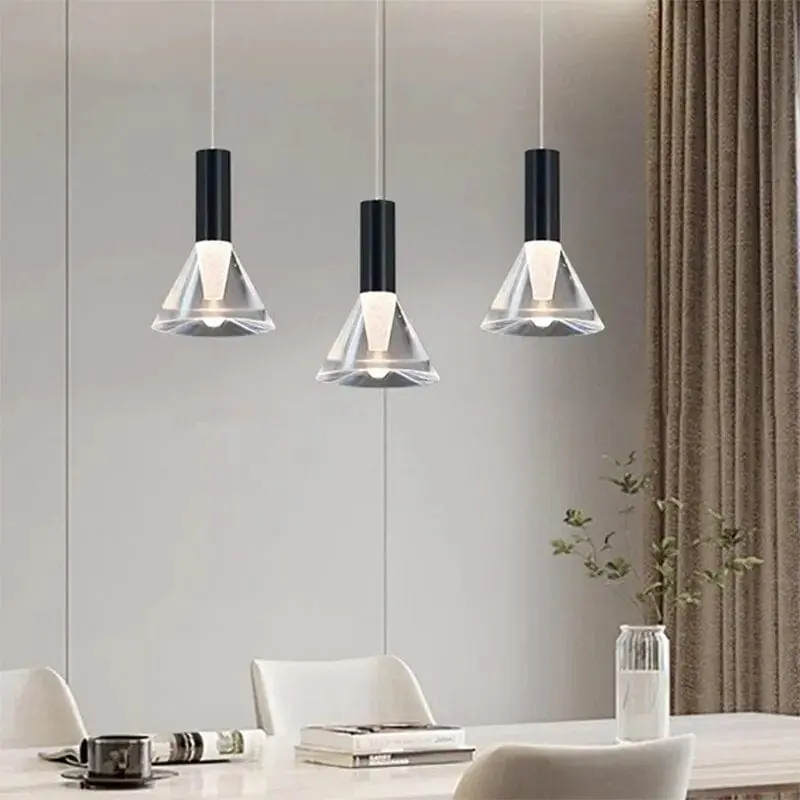 Suspension LED Conique en Acrylique: Design Moderne
