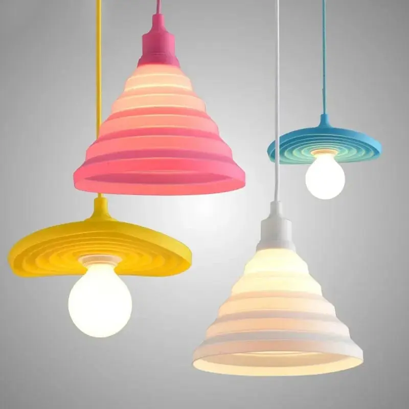 Suspensions colorées en silicone modernes.