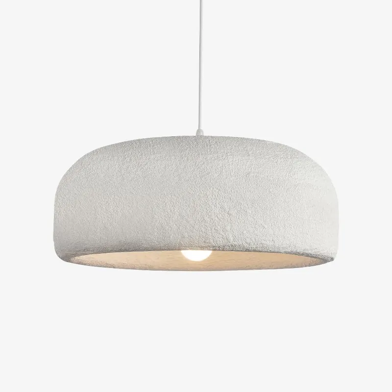 Suspension design blanche avec abat-jour arrondi Mango.