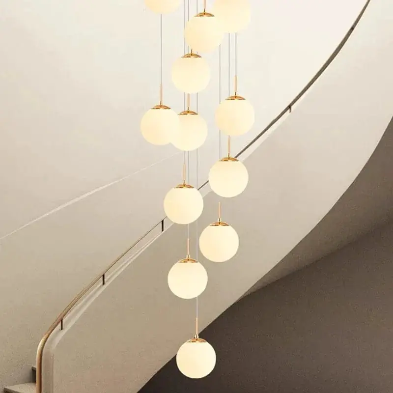 Suspension luminaire nordique pour éclairer l'intérieur de votre escalier.