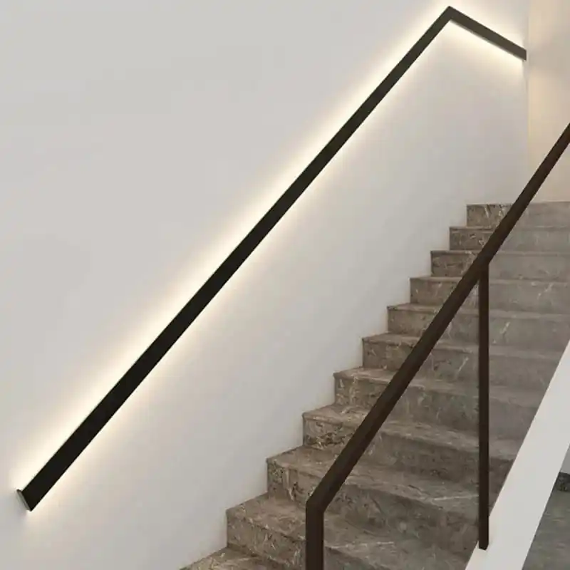 Applique murale design à bras long montée en surface - Éclairage décoratif minimaliste