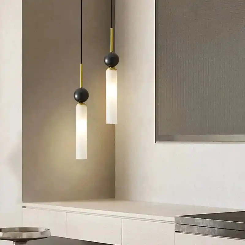 Suspension en marbre naturel et cuivre ajustable