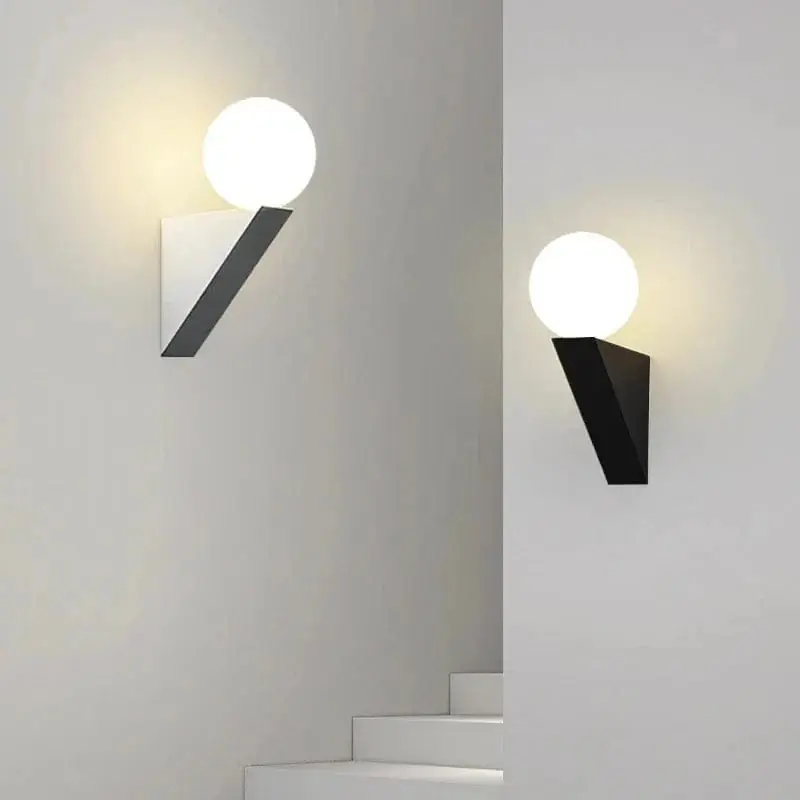 Applique murale LED en verre pour illuminer votre intérieur.