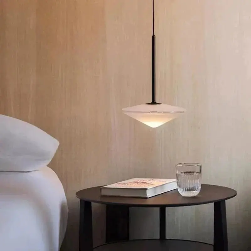 Suspension en verre moderne pour salle à manger, cuisine et îlot de LED UFO.