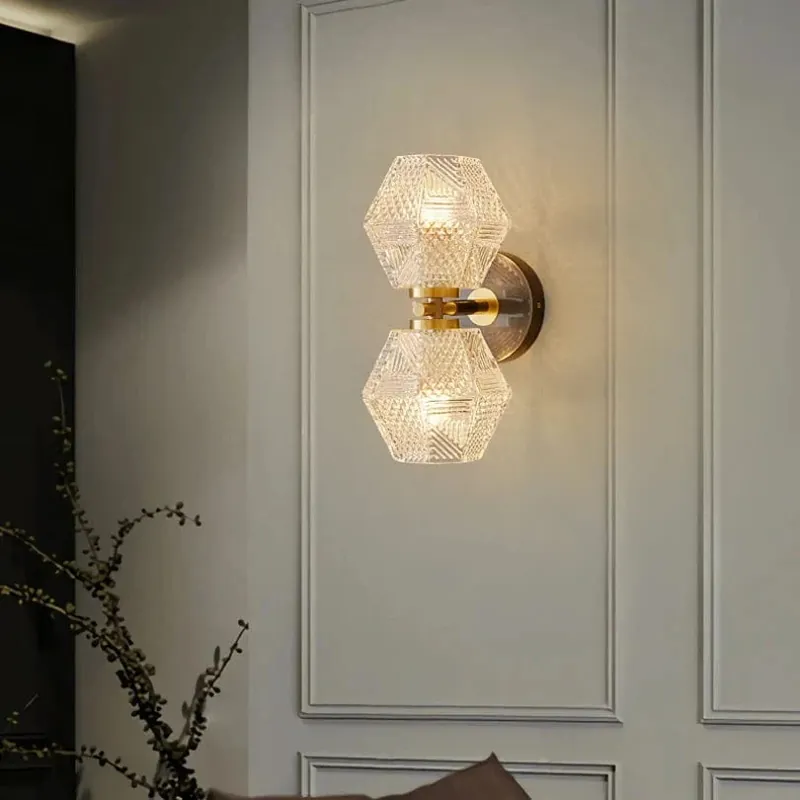 Applique murale en verre pour une ambiance élégante dans la chambre à coucher.