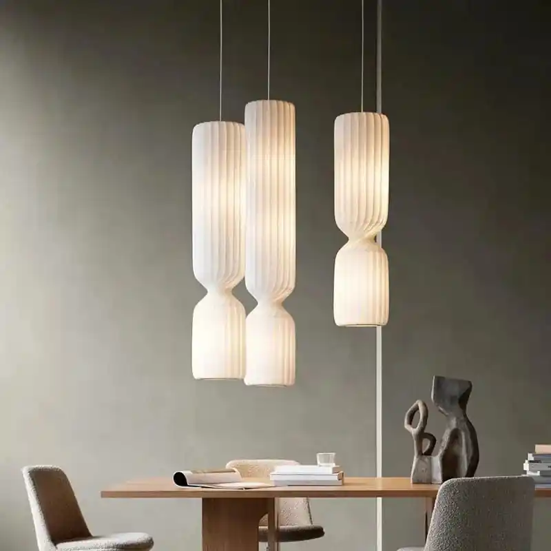Suspension en soie cylindrique par un designer danois pour éclairer un Duplex Villa Loft