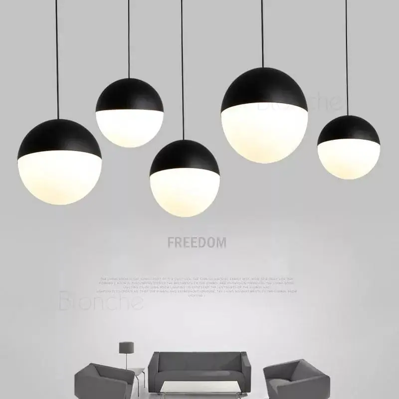 Suspension en boule de verre nordique noir avec lampes Led suspendues