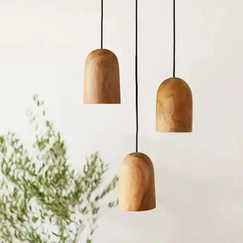 Suspension en bois massif en forme arrondie