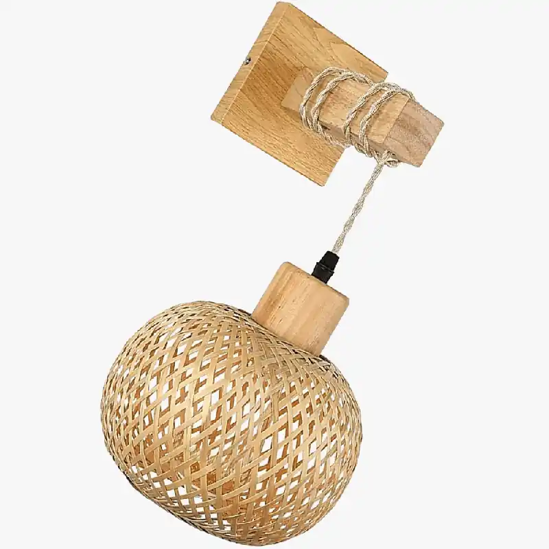 Applique murale en osier lumineuse pour couloir : Lanterne suspendue en bois, montée facile aux accents de ferme, avec prises pour une ambiance nocturne chaleureuse en bambou et rotin dans la salle de bain