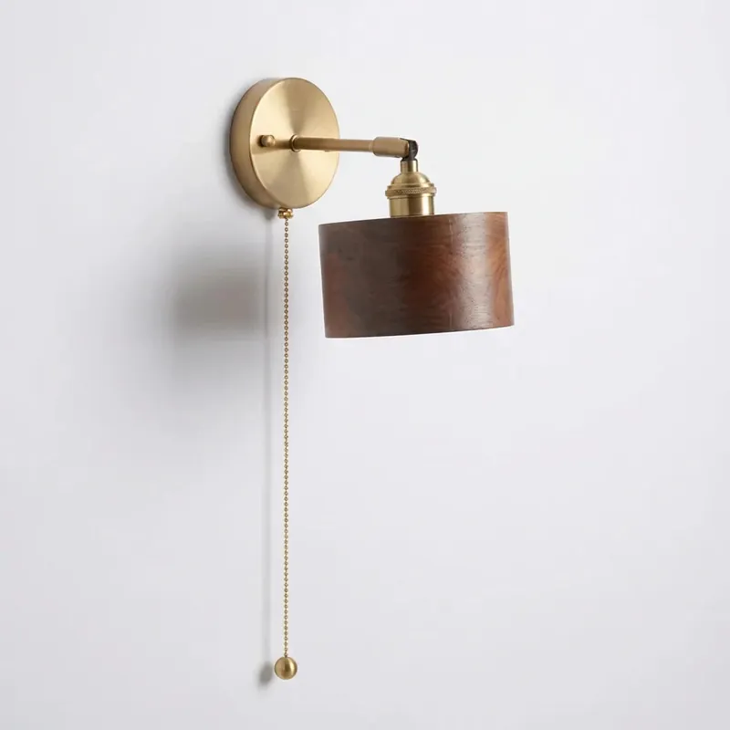 Applique murale scandinave en bois et laiton à une lumière