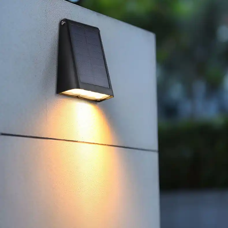 Applique murale solaire LED moderne en forme de trapèze à une lumière