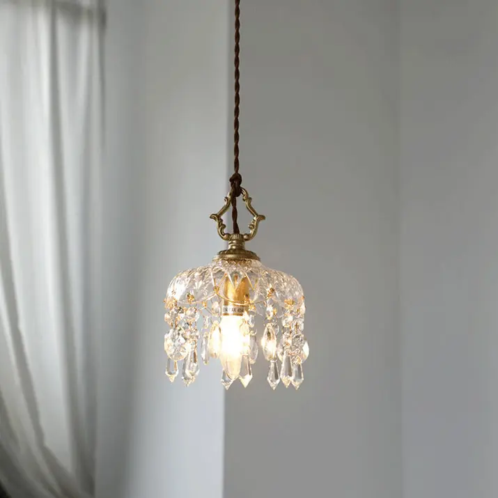 Suspension florale vintage en cuivre et cristal, une lumière