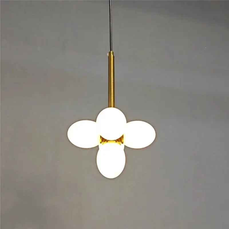 lustre minimaliste en verre forme dœuf pour un éclairage moderne