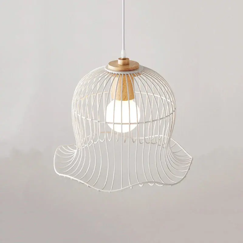 lustre en métal suspendu en forme de fleur nordique