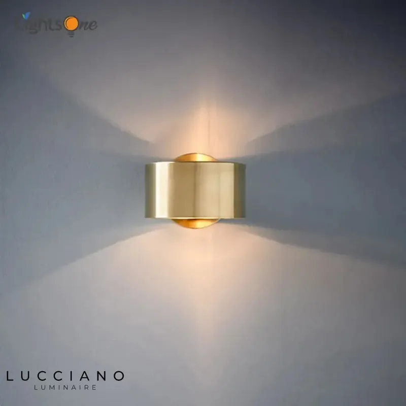 Stylish wall light for a contemporary ambiance