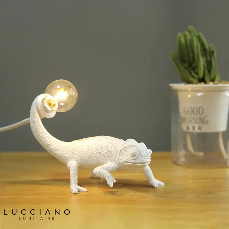 soft glow lizard wall light for nighttime ambiance