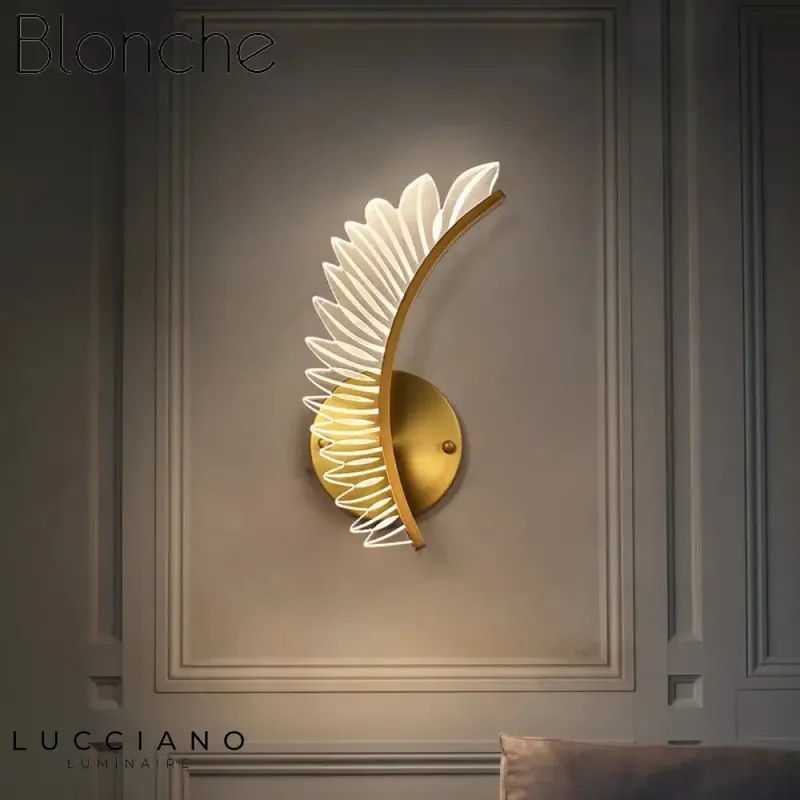 Creative wall light, elegant golden wing.