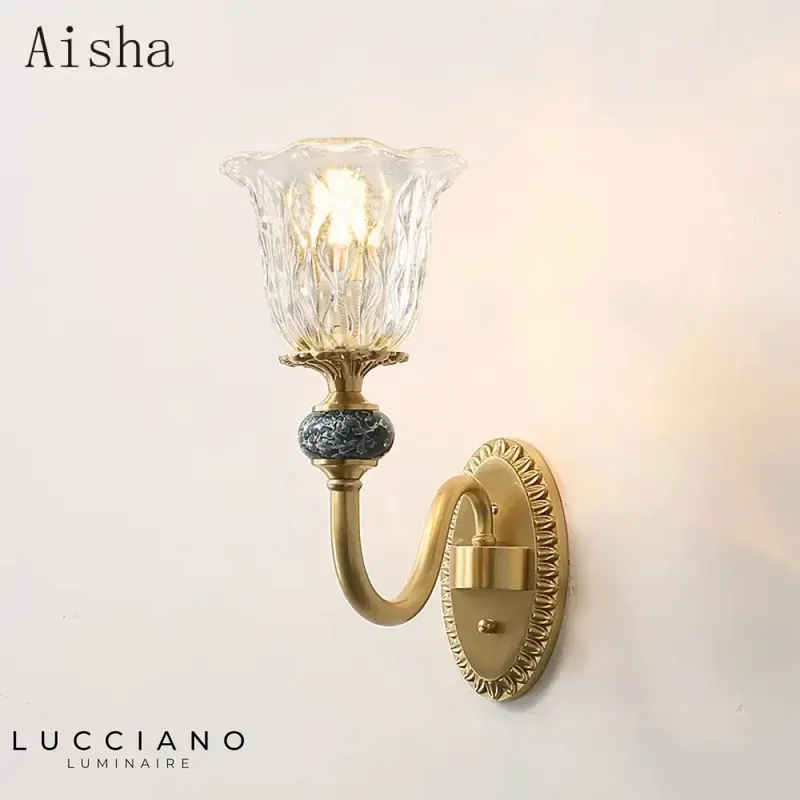 Chic and elegant gold wall lamp