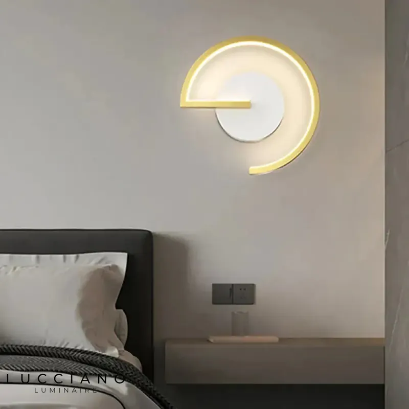 Voici ma proposition, en gardant les deux premiers mots intacts :

Modern luminous chic design wall lamp