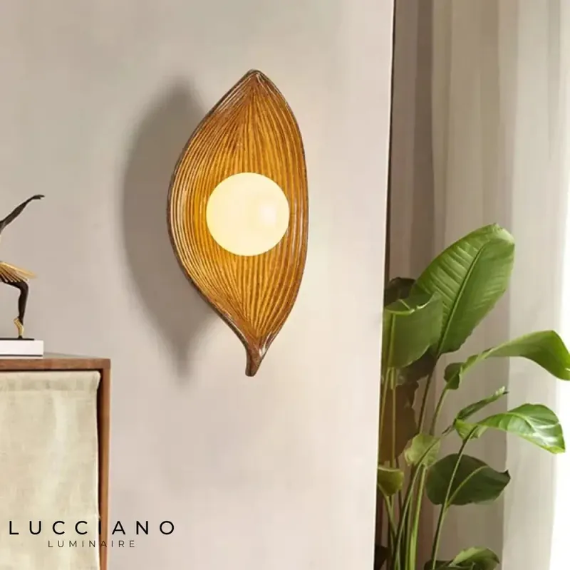 Artistic light wall sconce leaf design