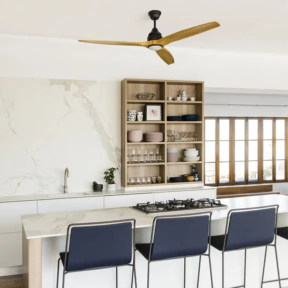 Ventilateur de plafond en bois naturel avec éclairage intégré