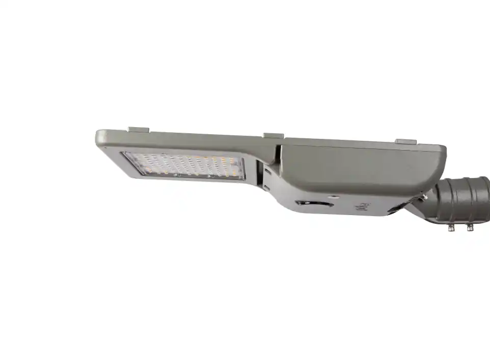Tête de lampadaire solaire NEBIRA 30,5W 3000°K 5912Lm IK08 IP66