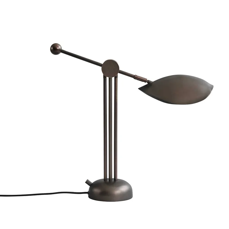 Stingray Table - Lámpara de mesa brutalista de bronce para oficina de diseño